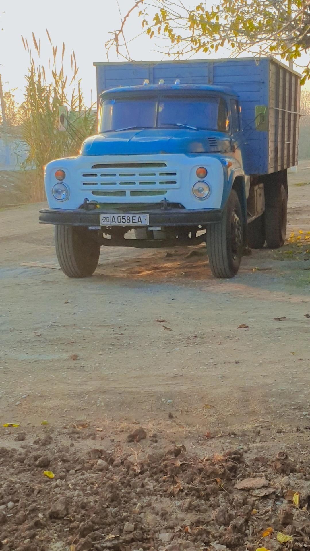 Zil 130 sotiladi yili 87 8000$