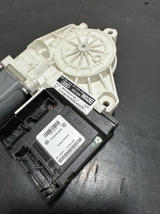 Motoras macara geam dreapta fata Audi A3 8P 8P0959802E