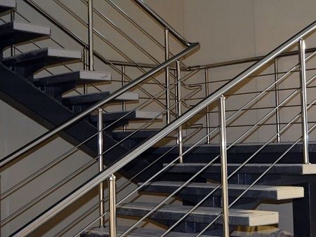 Перила, поручни, пандус из нержавеющей стали.
