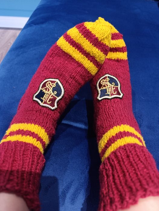 Для настоящих фанатов Гарри Поттера,вязаные носки Гриффиндора