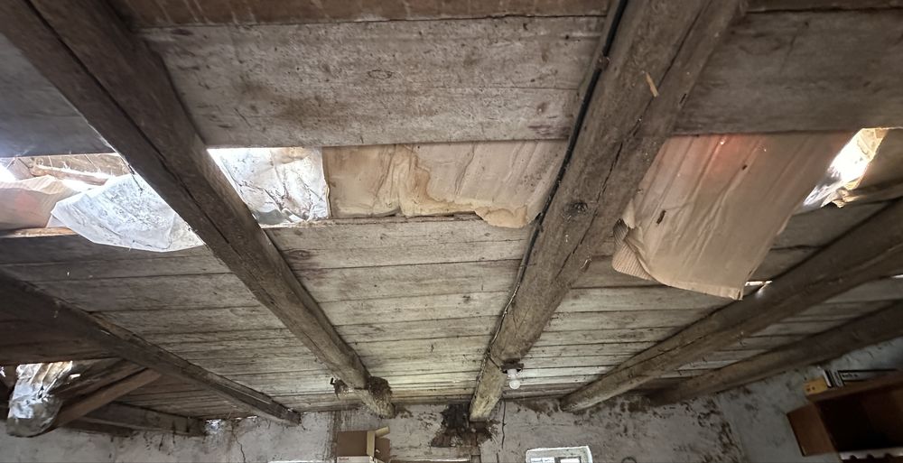 Coarne grinzi scanduri lemn provenit din demolare