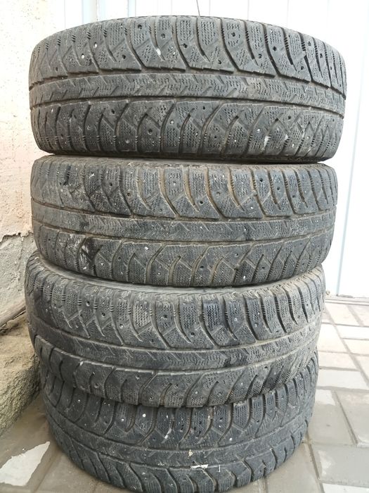 Продам шины  зимние R15