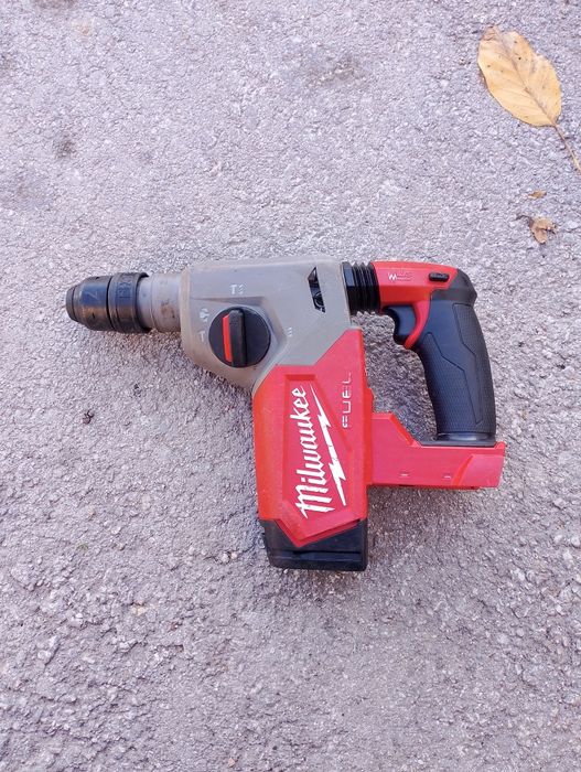 Акумулаторен безчетков перфоратор Milwaukee m18