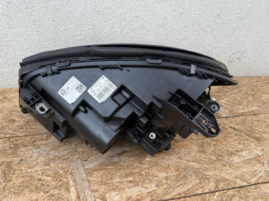 Far dreapta Mercedes GLA W156 Bi Xenon + LED Original Europa