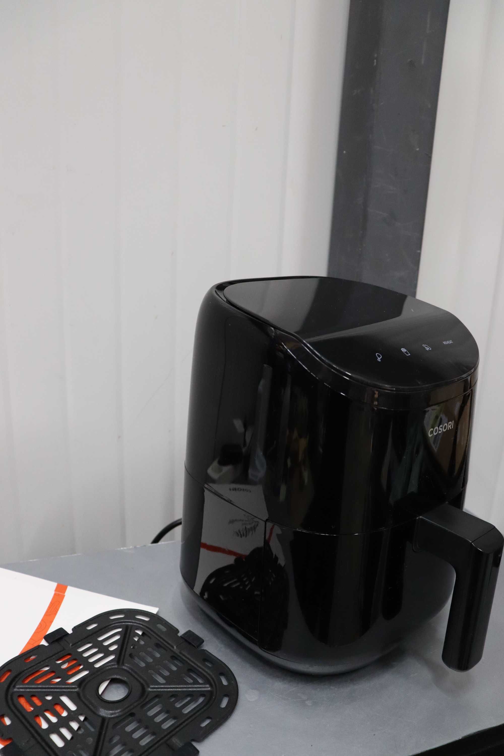 Air Fryer COSORI с горещ въздух 2л, 75-205C, 30 онлайн рецепти, 900W