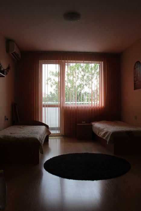 Дава се под наем Тристаен апартамент в Пловдив, Въстанически - 120 кв.м за 325 € - Снимка #2