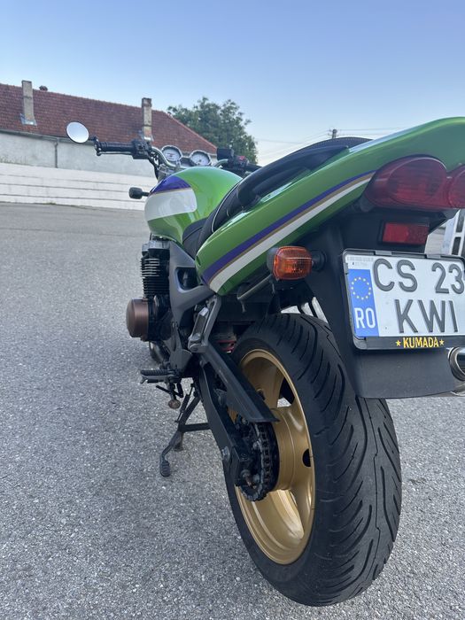 Motocicleta Kawasaki zr-7