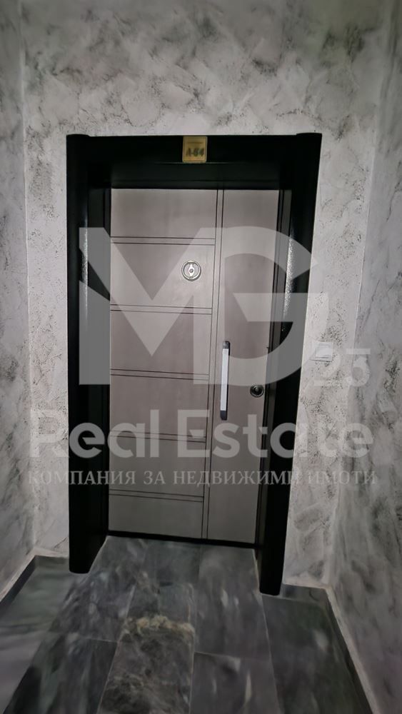 Двустаен обзаведен с две ИЗЛОЖЕНИЯ, с ПАНОРАМНИ гледки!