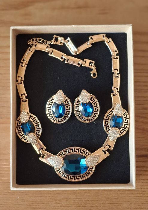 Шикарный набор бижутерии. Новый.