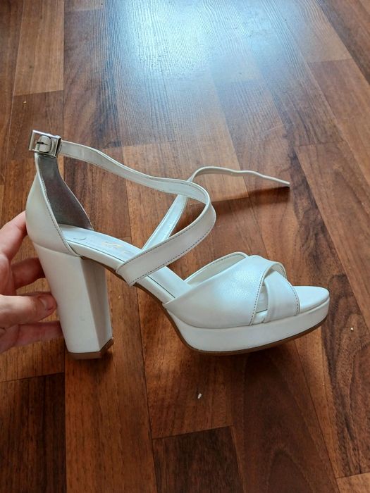 Sandale din piele