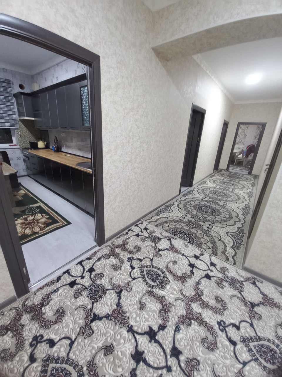3honali Istiqlol stadioni togrisida, CAMU oldida