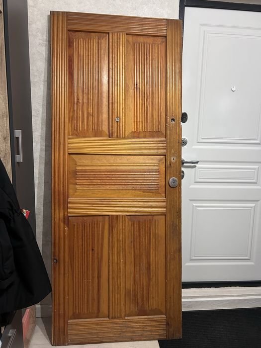 Дверь деревянная