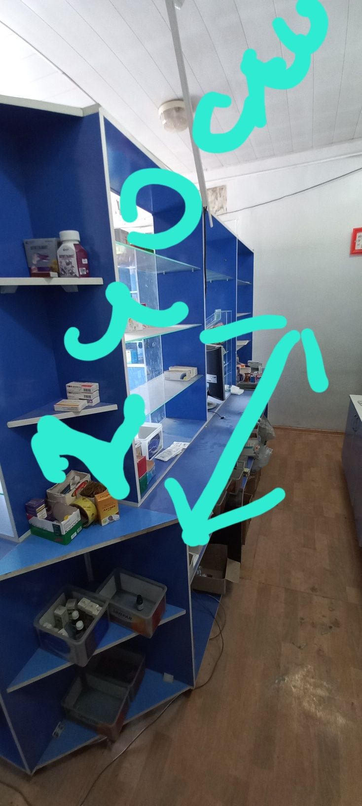 Срочно продам витрины для аптеки
