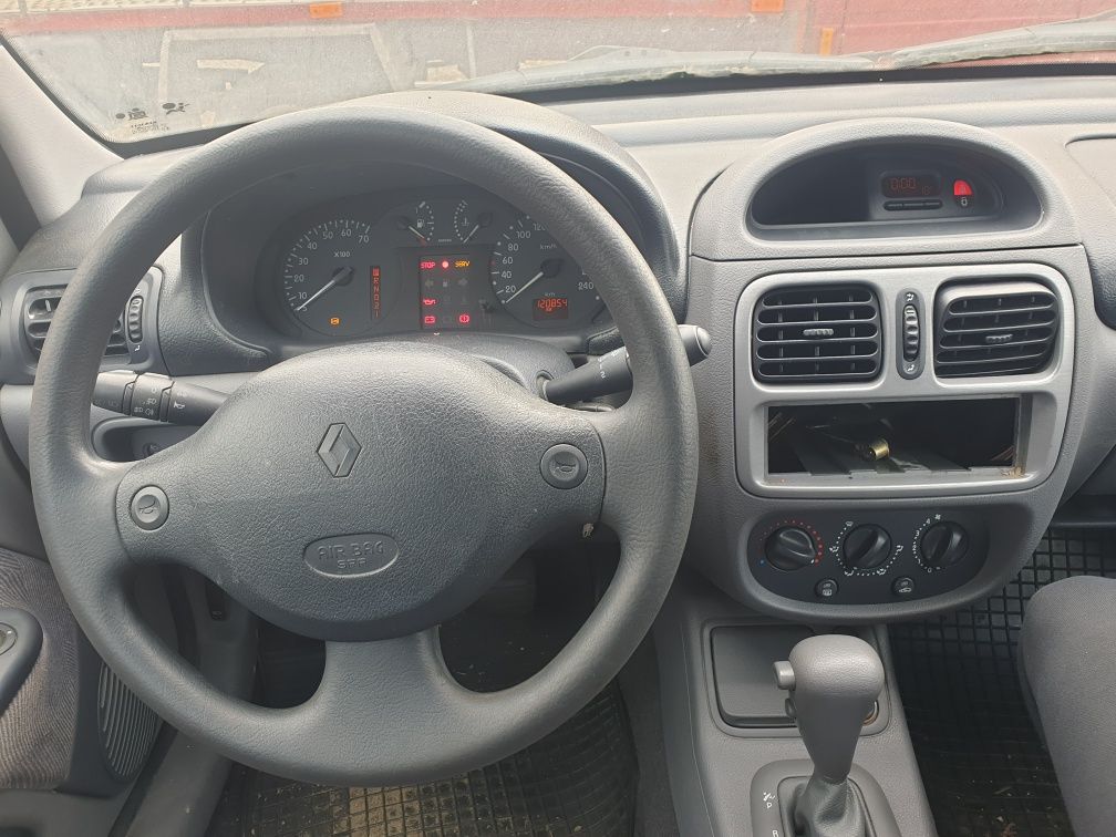 Dezmembrez Renault Clio 1.6 benzina