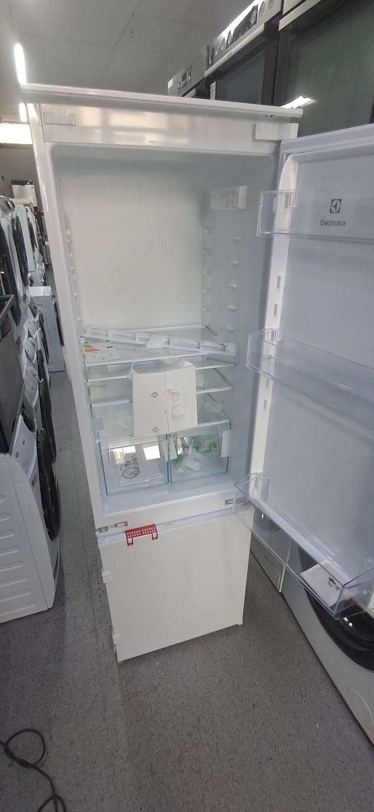 Frigider incorporabil Electrolux 257l  import GERMANIA Garanție AEG231