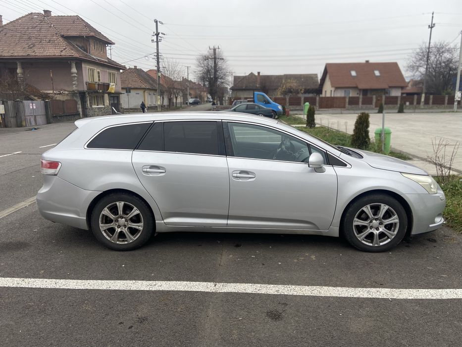 Vând Toyota Avensis T27