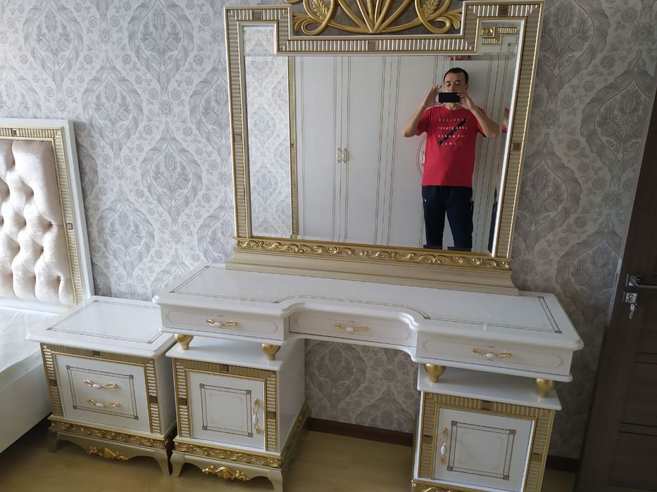 Срочно продаю свой Спальный гарнитур и горка