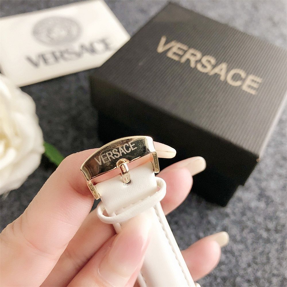 Дамски ръчесн часовник Versace с кожена каишка
