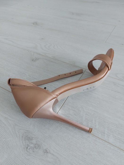 Vand sandale noi Next level