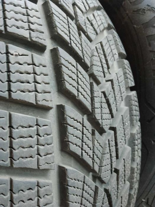 Зимни гуми 4 броя  235 65 17 goodyear ultragrip DOT 21 год.