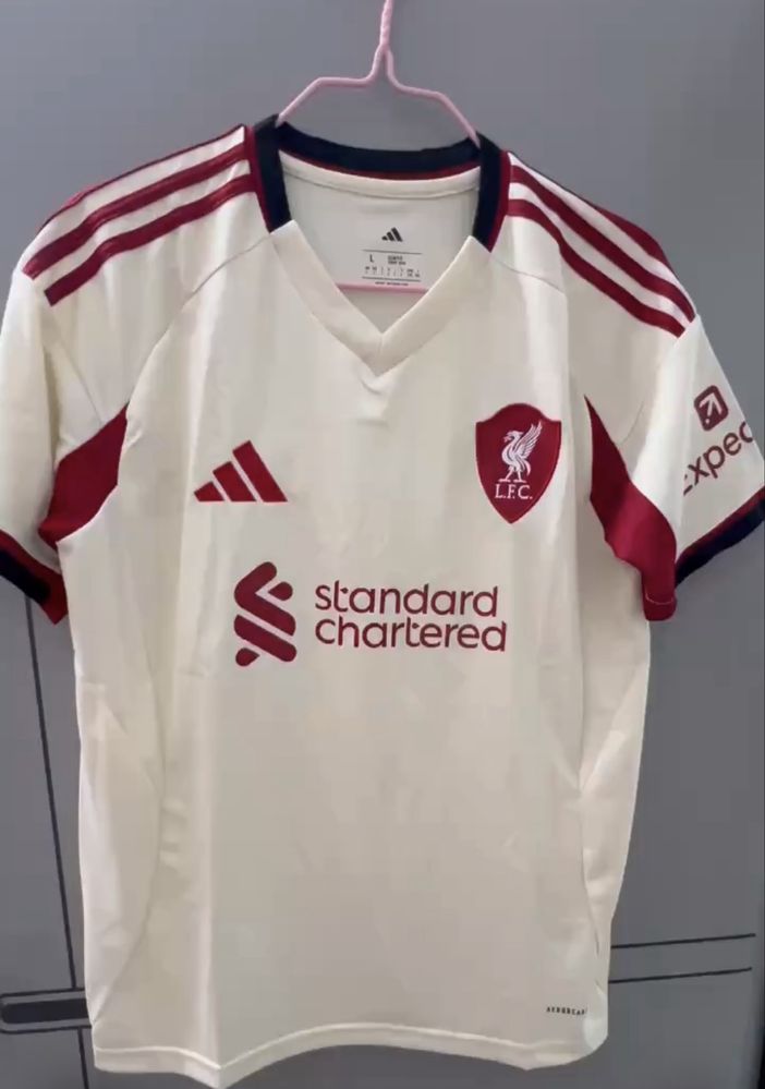Футболен екип на Liverpool, резервен
