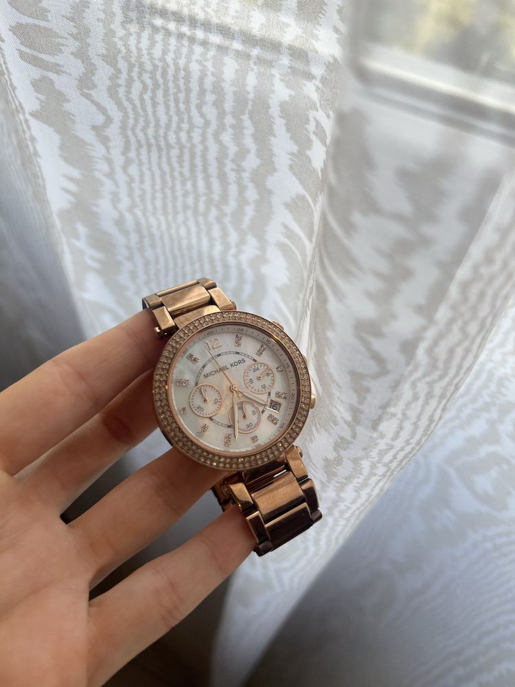 Часовник -дамски Michel Kors