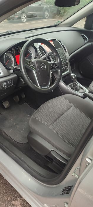 Opel Astra J 2015, 1600cm, diesel.