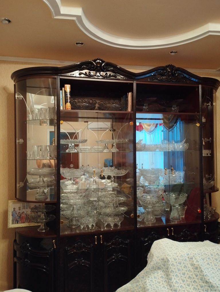 Продается стенка в зал