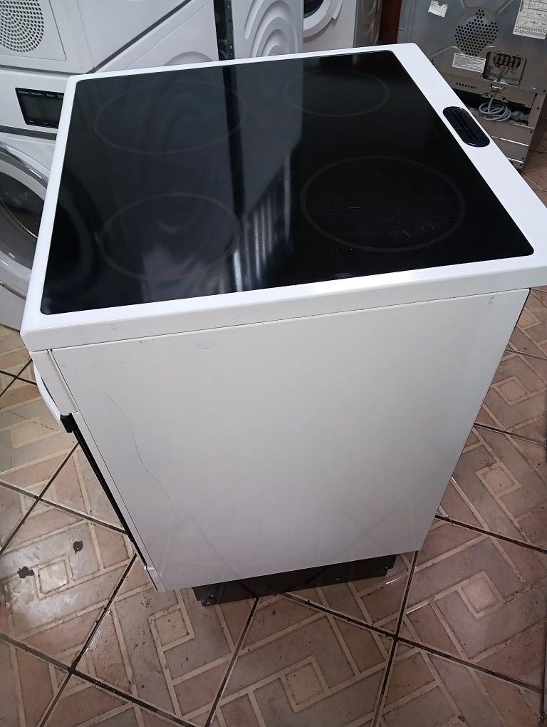 Свободно стояща печка с керамичен плот Voss Electrolux 2 год.Гаранция!