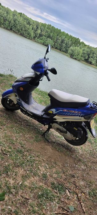 Vând scuter First bike 50cc sau schimb cu aprilia sr(dau diff)