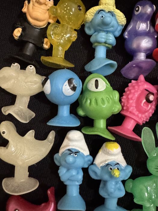 68 броя стикита.