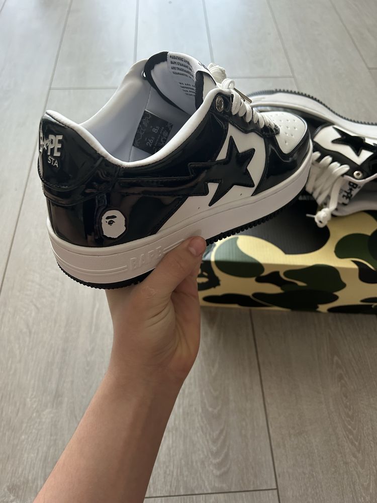 bapesta black and white