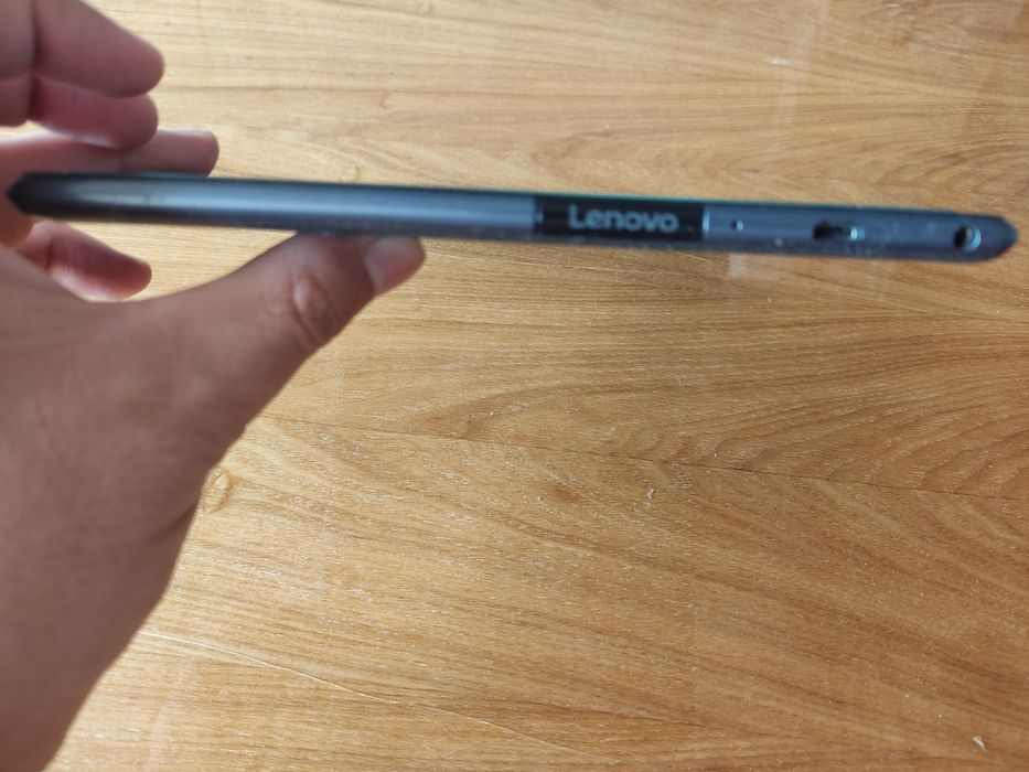 Идеальный планшет с хорошей ёмкостью батарейи Lenovo Tab 4 10 TB-X304L