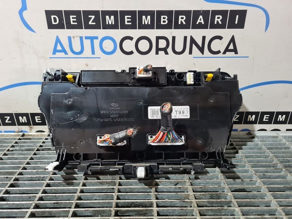 Panou Comanda AC Clima Hyundai Tucson III 2015 - 2018 (932) CU DEFECT