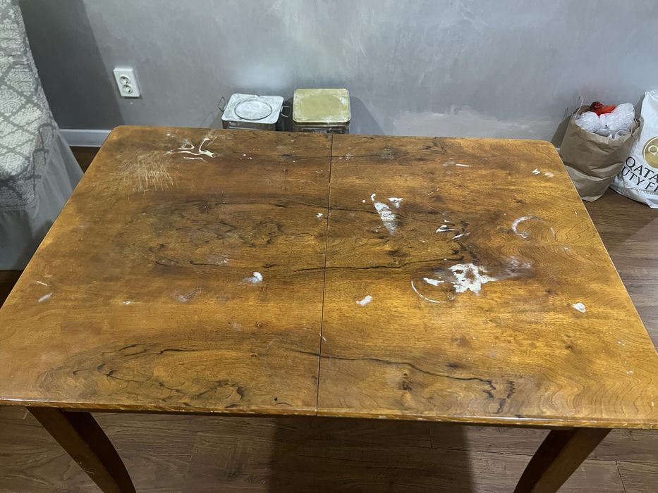 Стол из натурального дерева