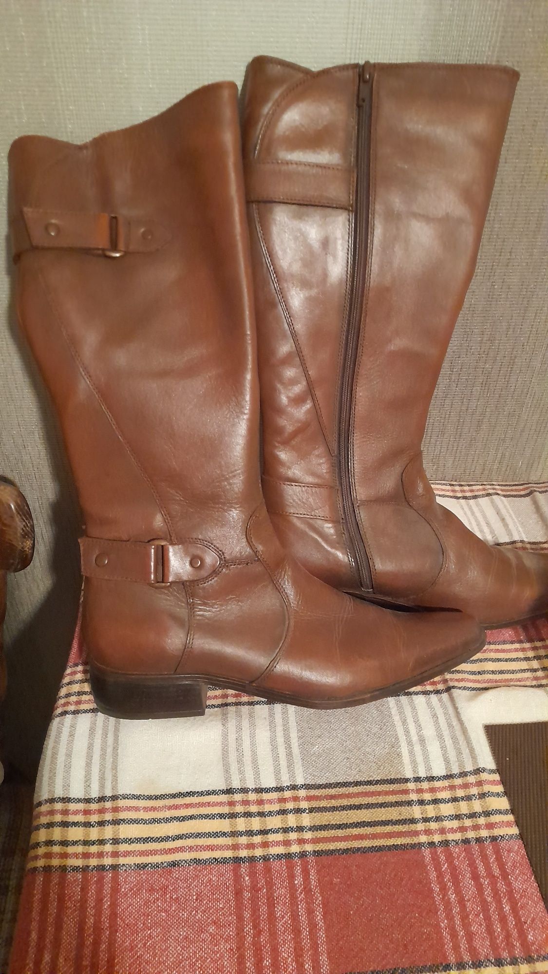 Продавам дамски ботуши