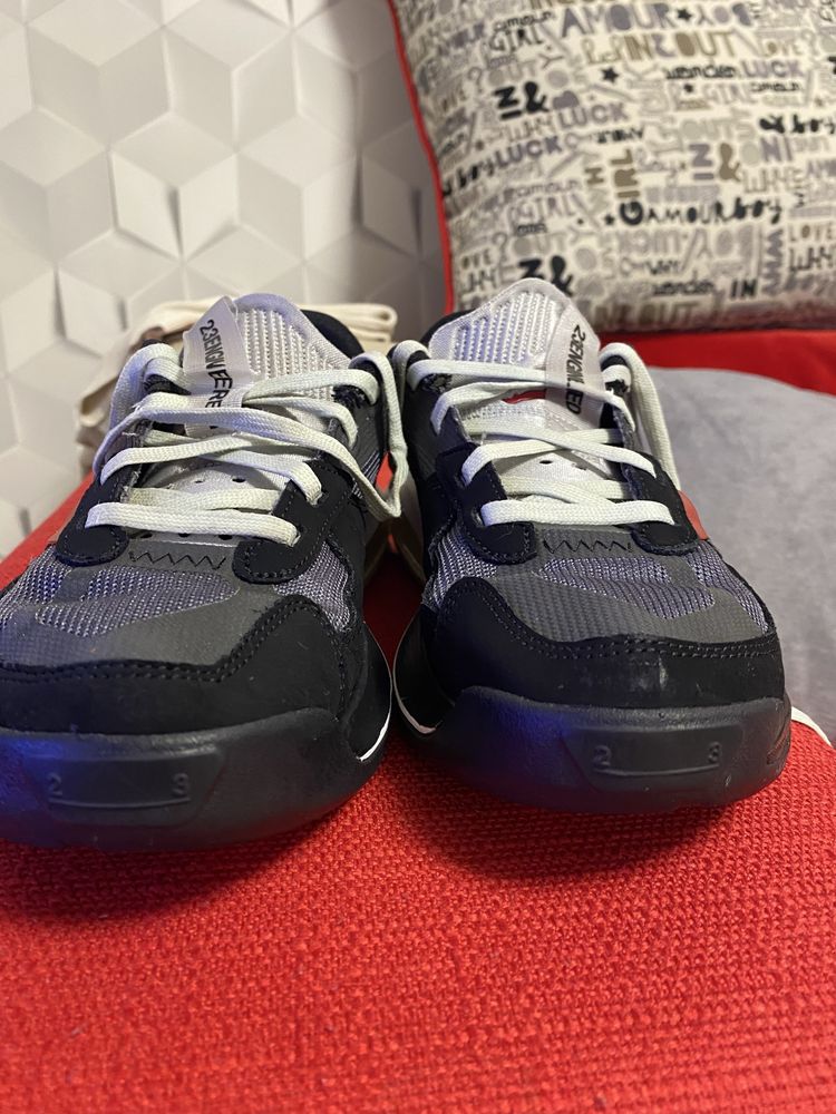 De vanzare adidasi jordan nr 39,5