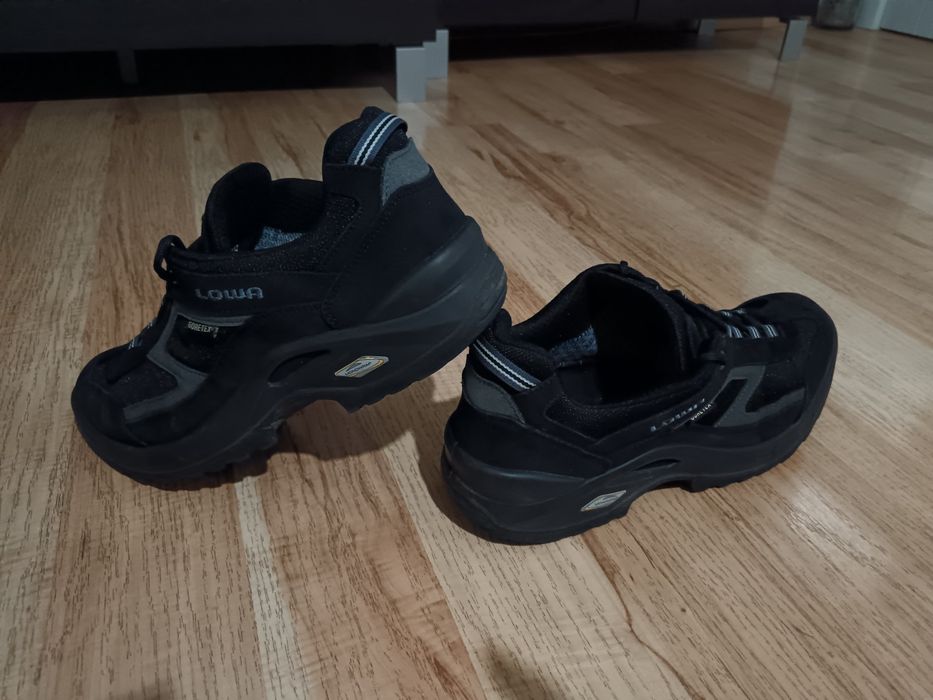 LOWA Sirkos GTX.