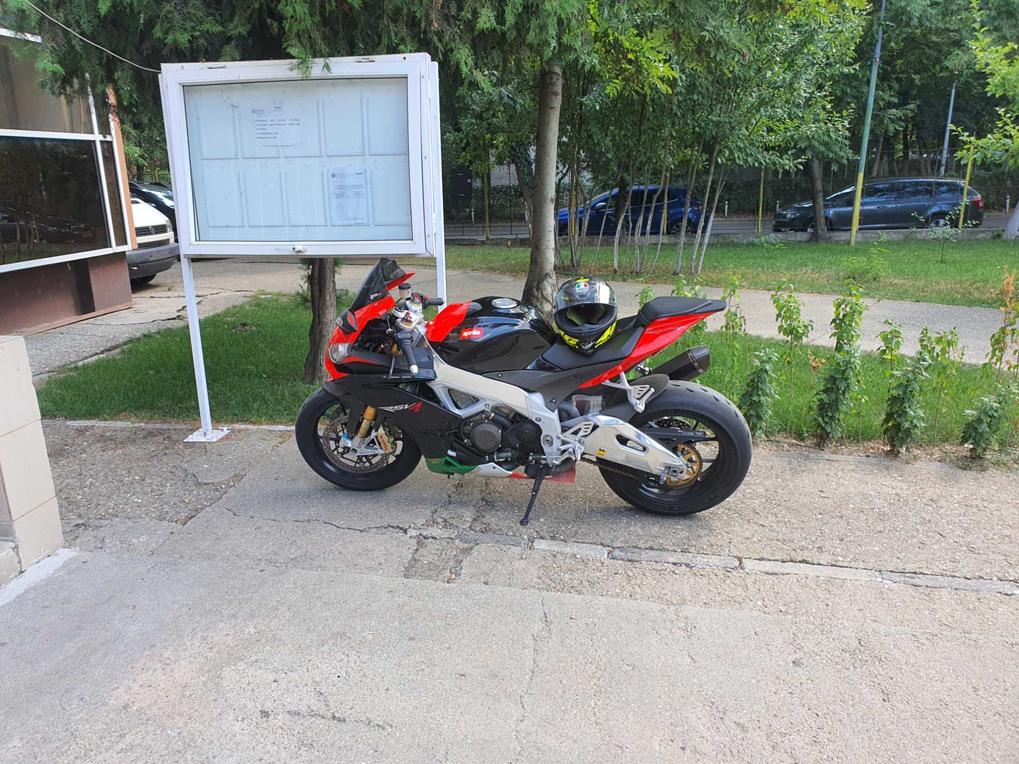 Aprilia RSV4 Factory APRC