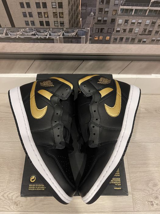 Jordan 1 Mid Black Metallic Gold