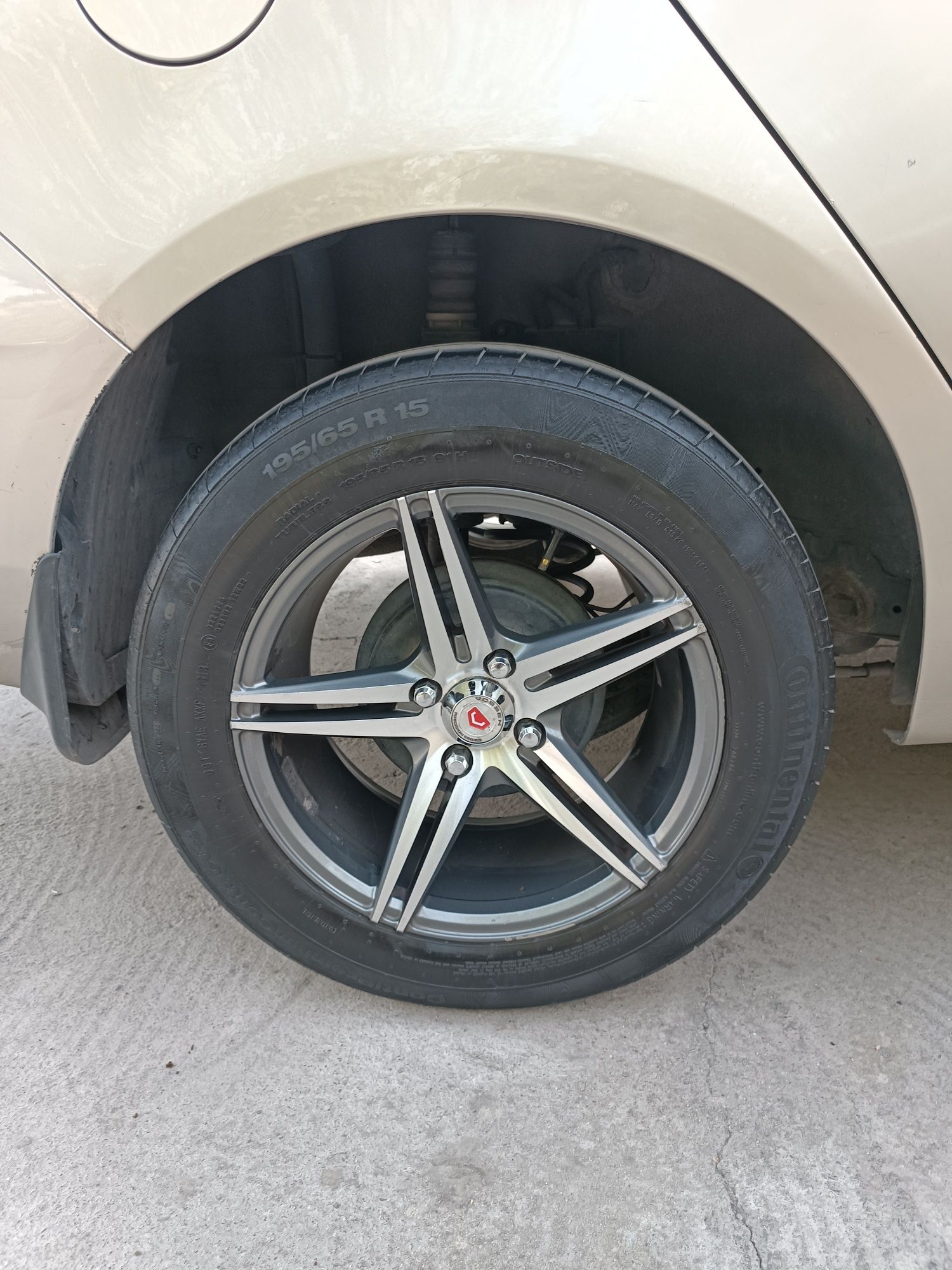 Vossen Diska Balon 195 65 R15 Holati yaxshi Ayibi yoq