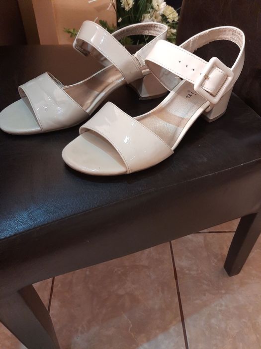 Sandale din piele lacuita