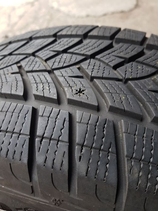 Гуми зимни 17цола-215/65-1бр.-70лв"GOOD YEAR".