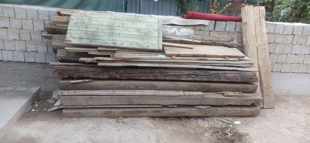 Шпал билан тахталар сотилади