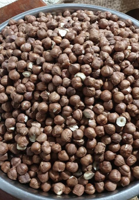 Alune de padure decojite