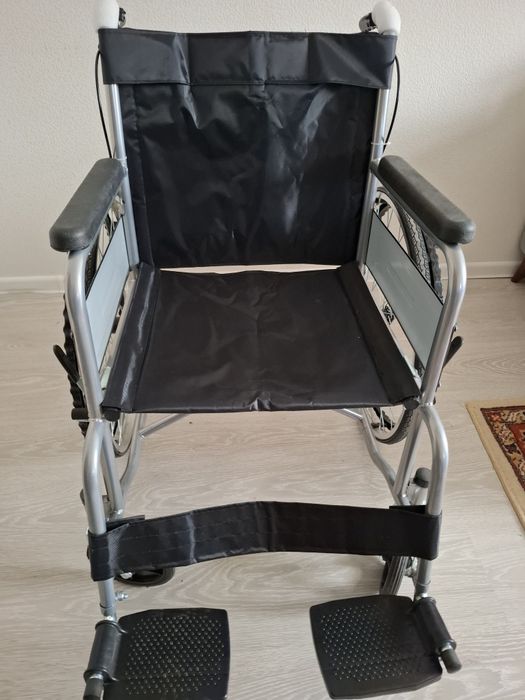 Продам инвалидную коляску новая