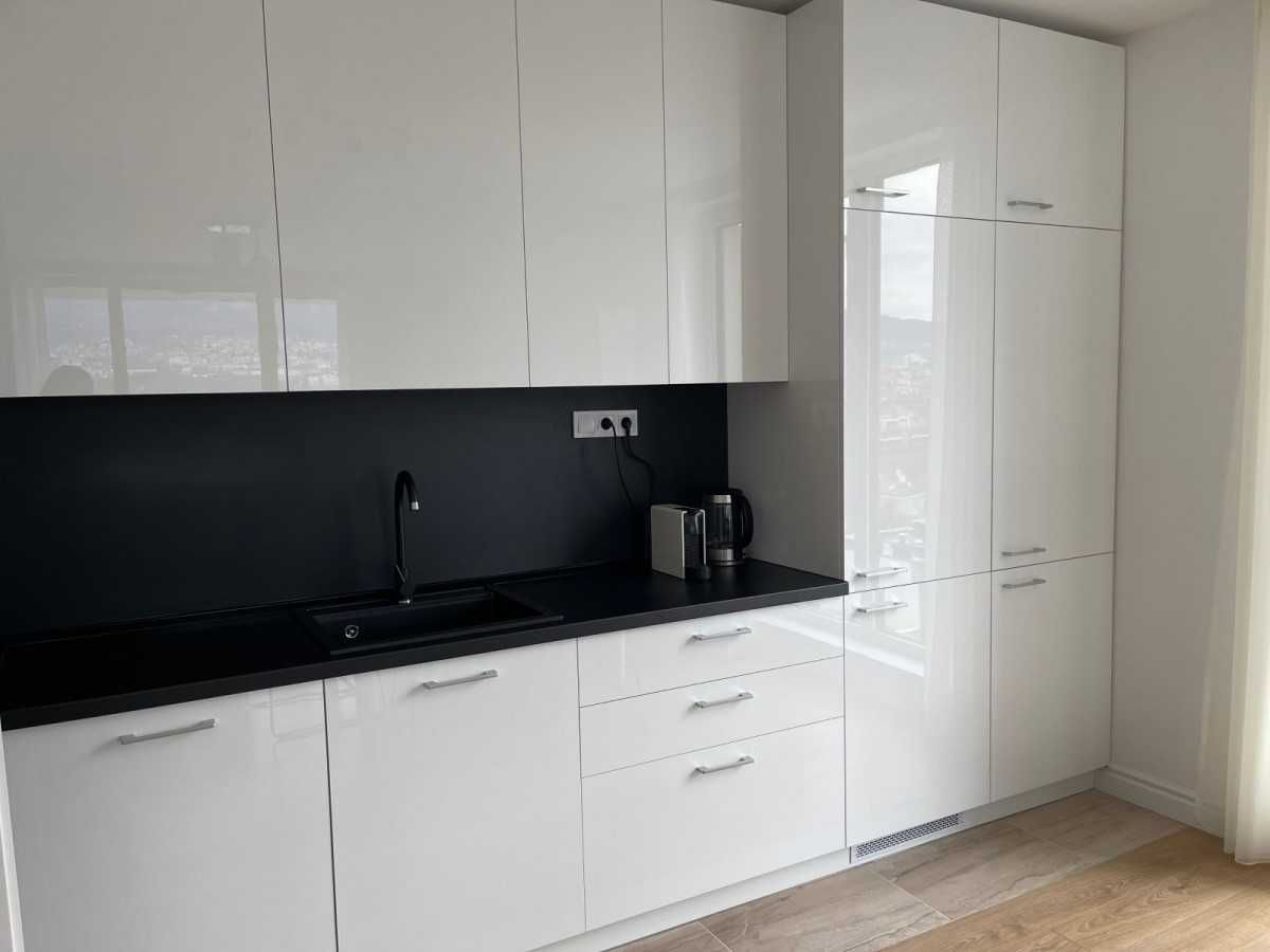 Дава се под наем Тристаен апартамент в София, Кръстова вада - 111 кв.м за 1300 € - Снимка #2