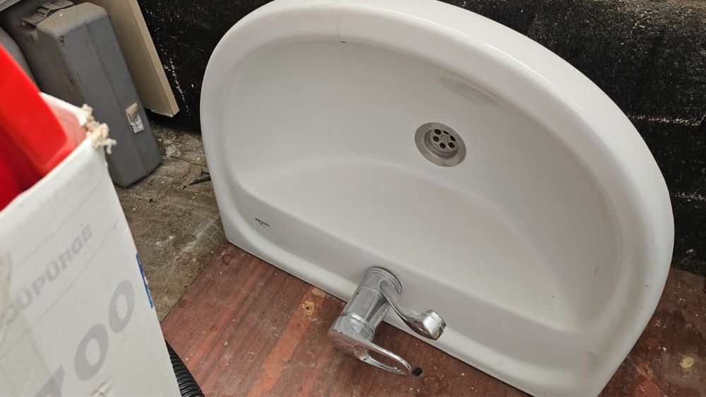 Продам раковина белый бу