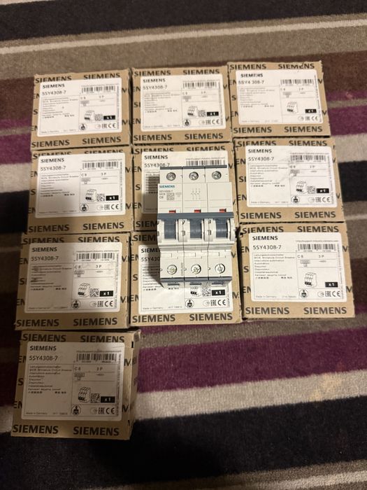 Vand sau schimb sigurante teifazate siemens 8A si 10A