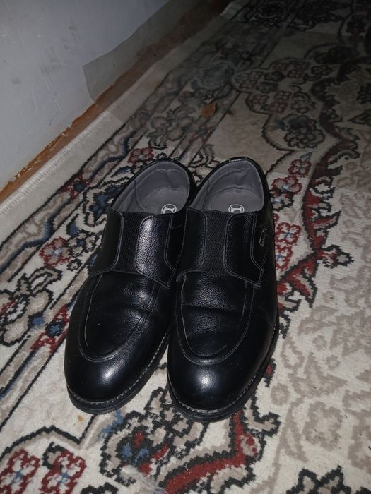 Zilli oyoq kiyim RAZMER 43. Sotilish sababi razmer to'g'ri kelmadi